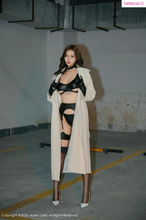 小娜比  [XiuRen]高清写真图 2025.12.30 No.11176 娜比 黑色情趣内衣第5张图片